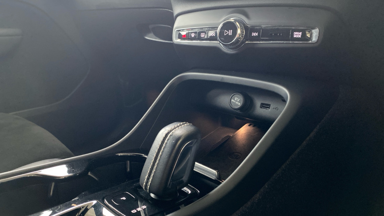 Volvo Xc40 2.0 B4P R DESIGN Pro 5dr Auto [7 speed] Petrol Estate